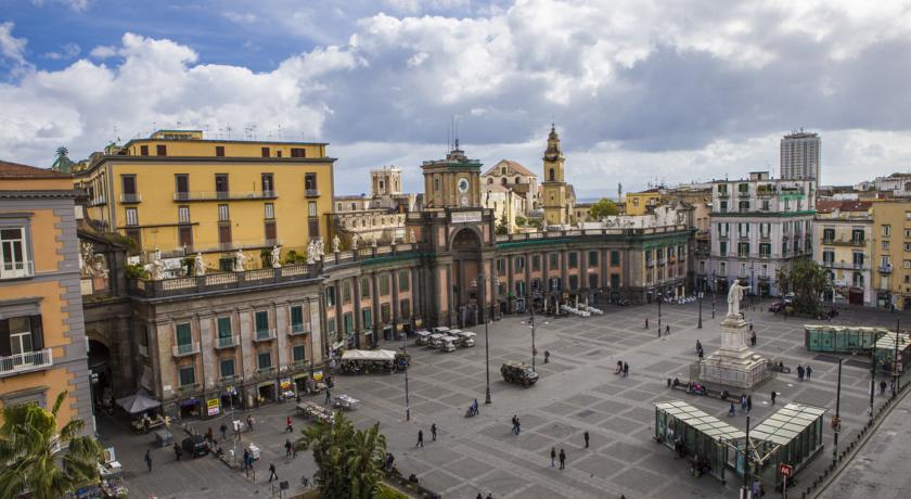Napoli in 3 giorni: Piazza Dante