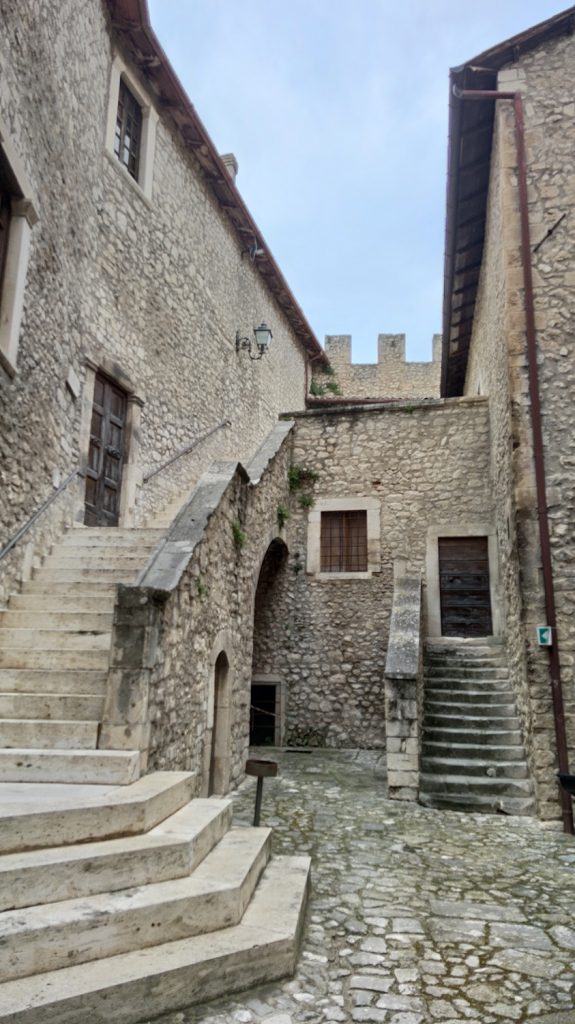 Due giorni in Abruzzo 8 interno del castello