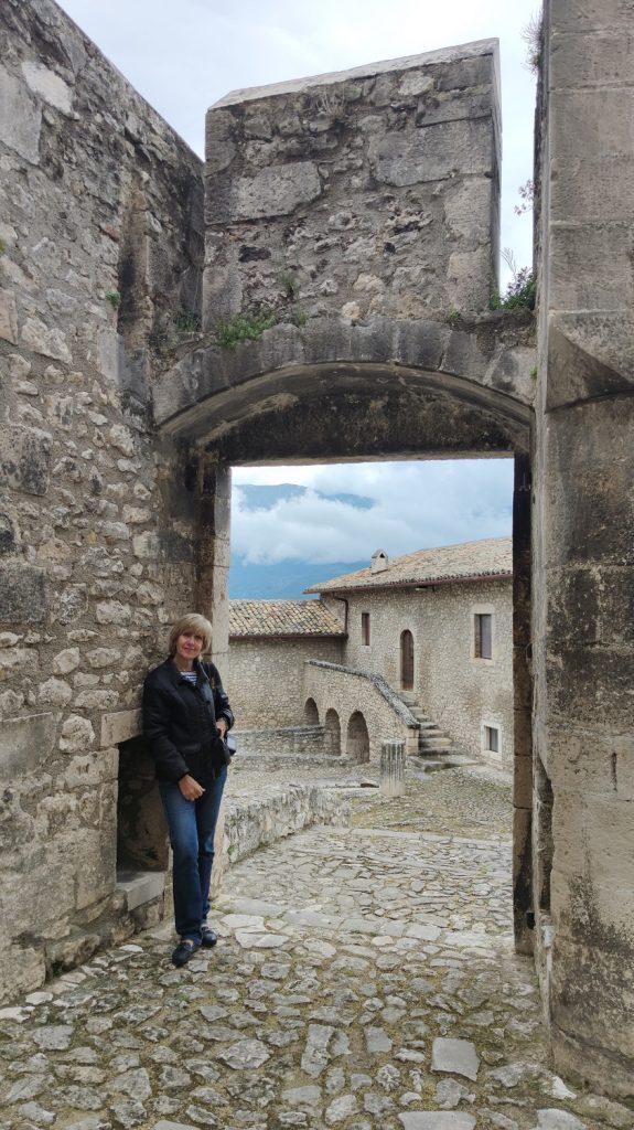 Due giorni in Abruzzo 9 vedudel interne del castello piccolomini