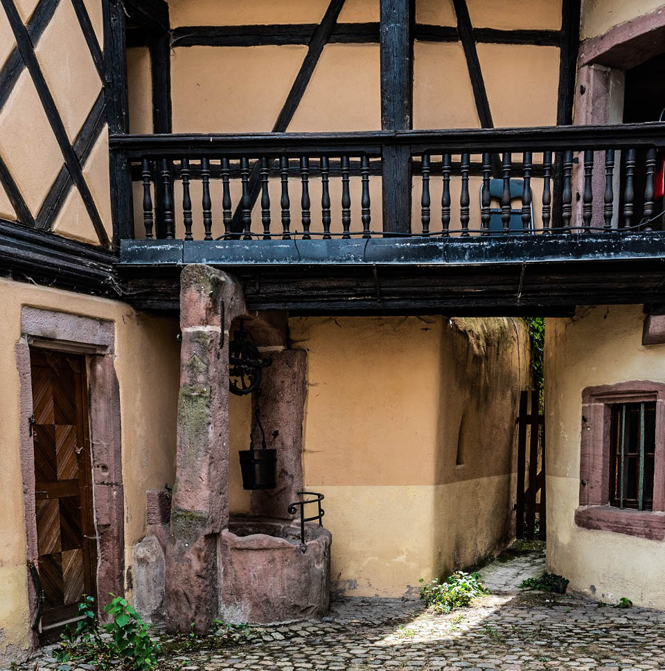 Borgo di Riquewihr: pozzo storico